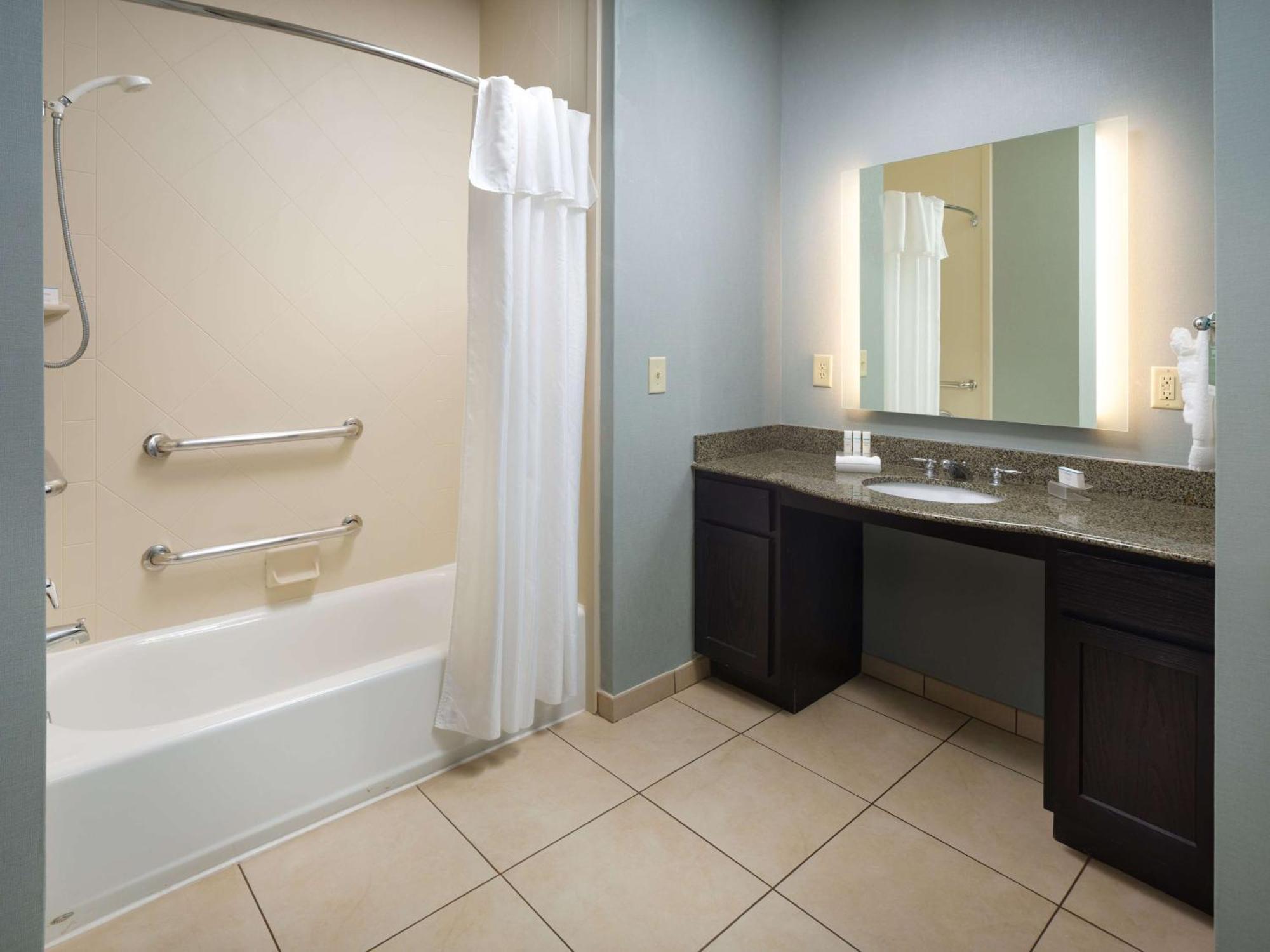 King Room with Bath Tub - Disability/Hearing Access